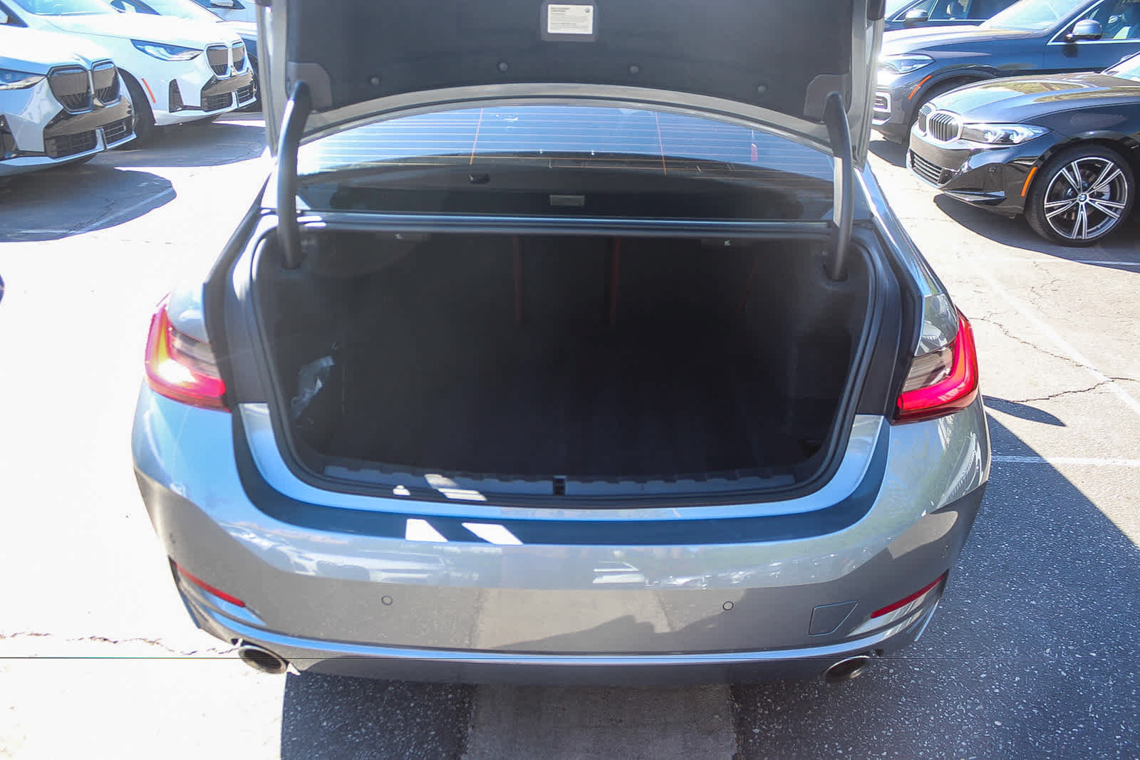 Used 2024 BMW 330i Sedan w/ Convenience Package RWD image 26