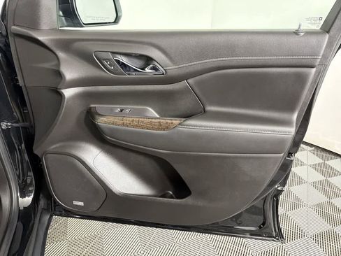 Certified 2022 GMC Acadia Denali w/ Denali Ultimate Package image 19