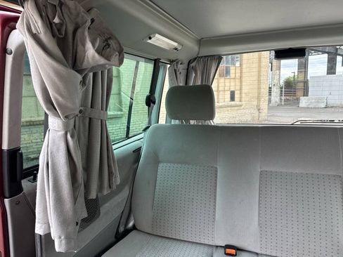 Used 1999 Volkswagen Eurovan MV FWD image 16