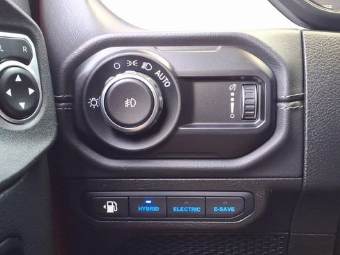 Used 2025 Jeep Wrangler Unlimited Sahara AWD/4WD image 7