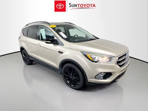 Used 2017 Ford Escape Titanium image 1