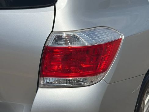Used 2012 Toyota Highlander Limited FWD image 30