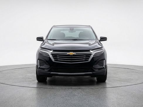 Used 2025 Chevrolet Equinox LT image 2