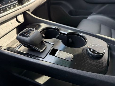 Used 2023 Nissan Rogue SV w/ SV Premium B Package image 26