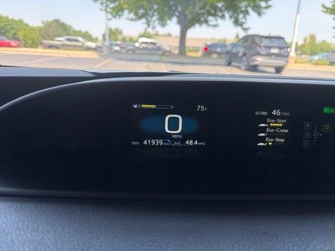 Used 2022 Toyota Prius XLE AWD/4WD image 21