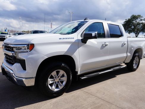 Used 2022 Chevrolet Silverado 1500 LT w/ Convenience Package II image 3