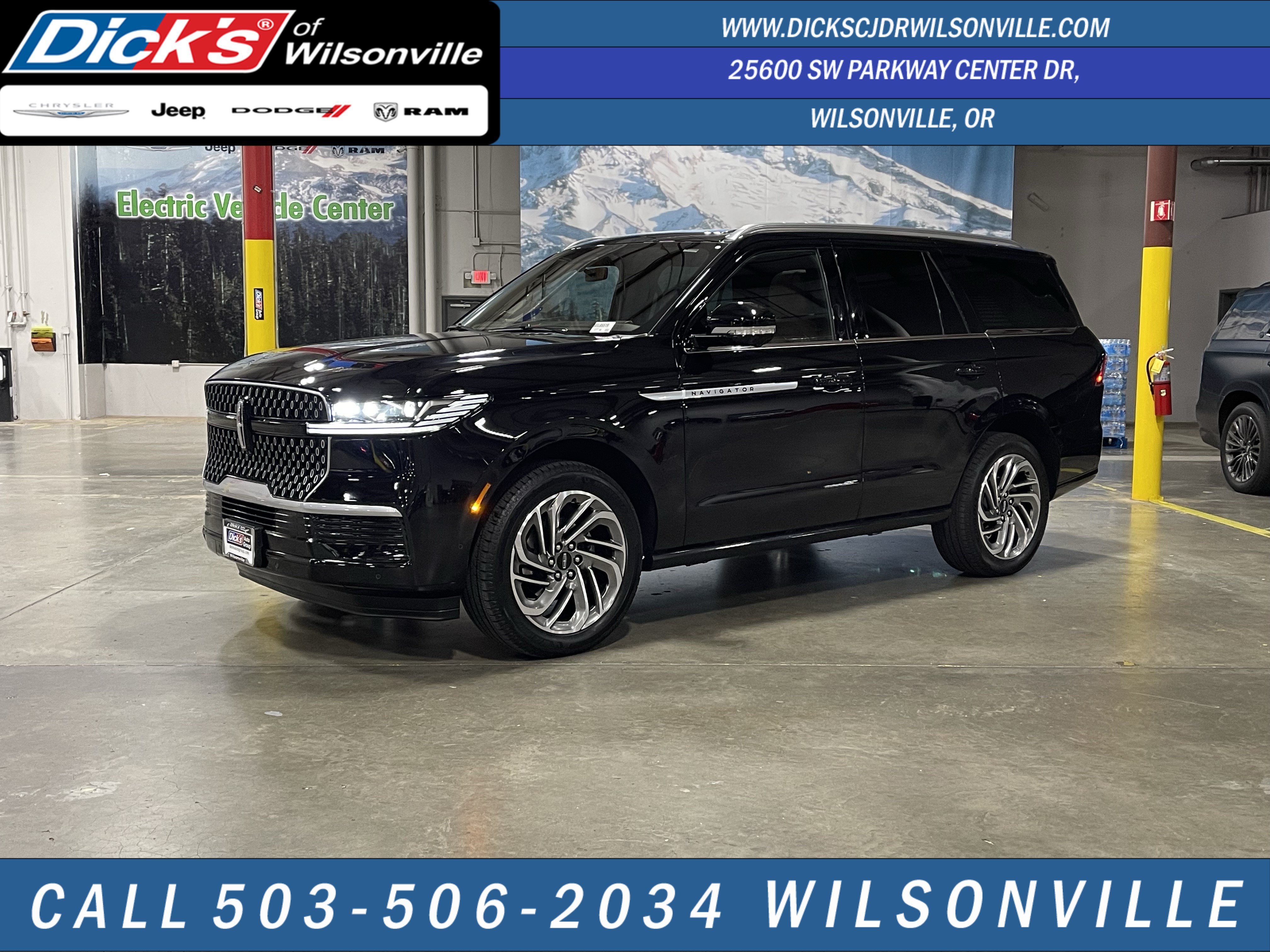 Used 2025 Lincoln Navigator Reserve AWD/4WD image 1
