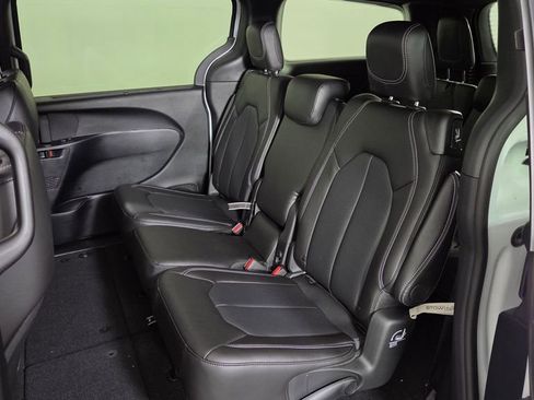 New 2026 Chrysler Pacifica Select image 28