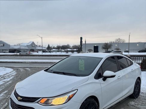 Used 2018 Chevrolet Cruze LS image 3