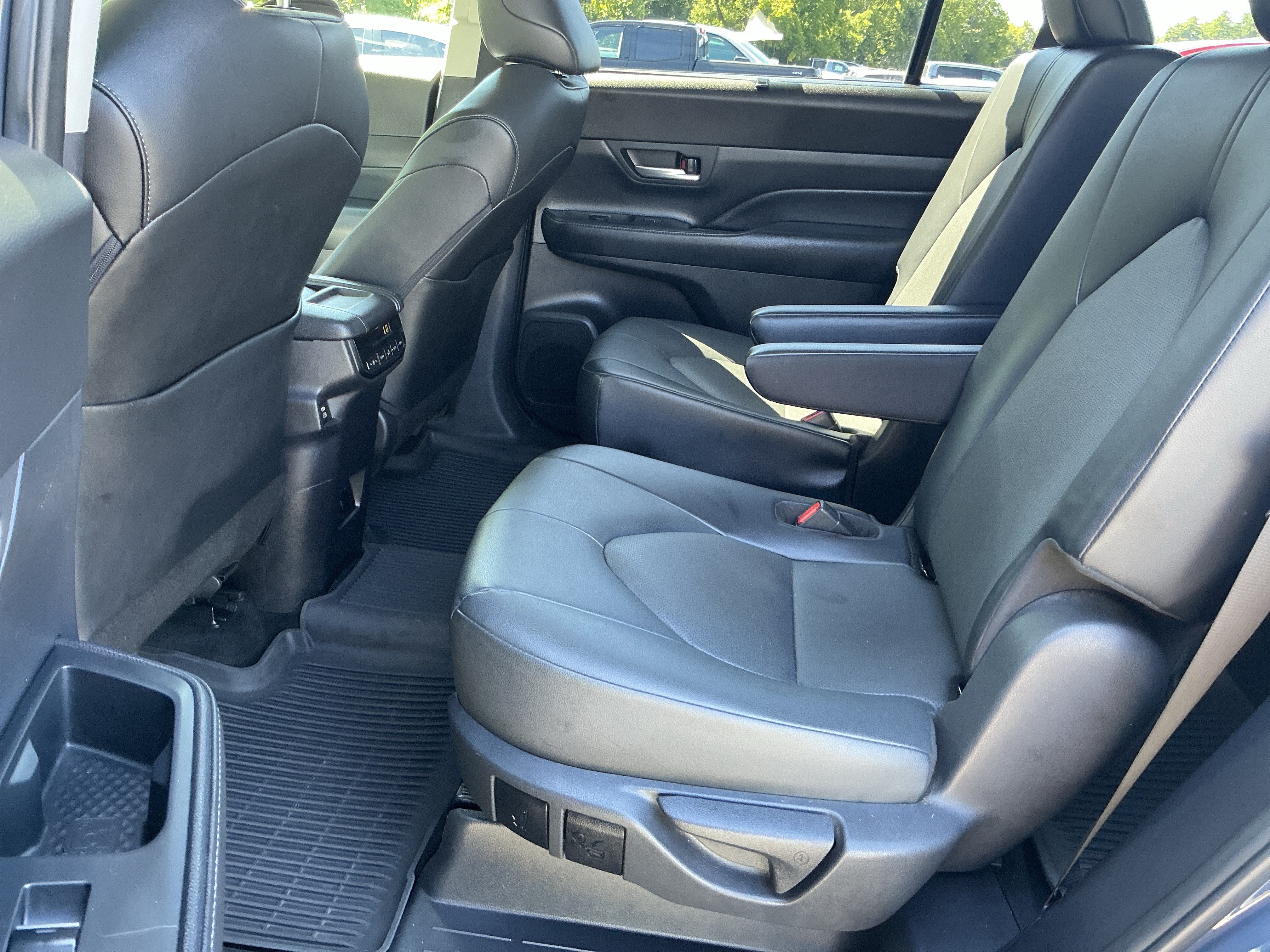 Used 2024 Toyota Grand Highlander AWD image 10
