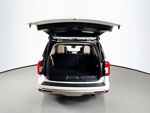 Used 2023 Ford Expedition XLT image 28