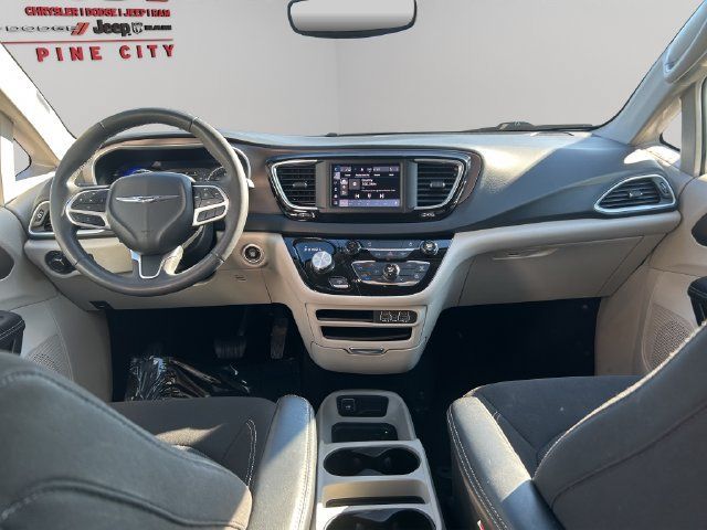 Used 2023 Chrysler Voyager LX FWD image 19