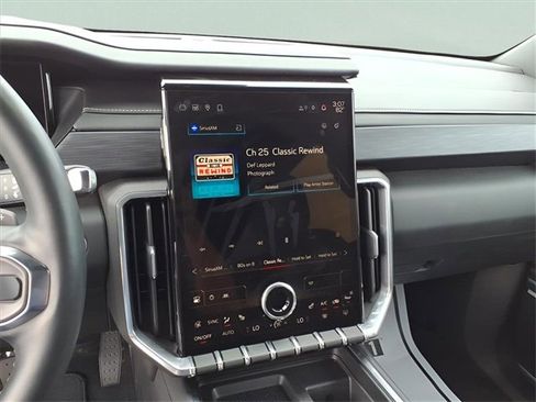 Used 2025 GMC Acadia Elevation image 11