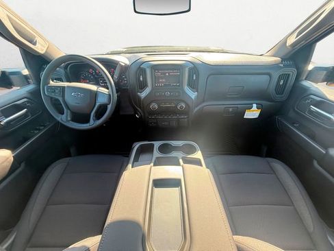 Used 2025 Chevrolet Silverado 2500 Custom w/ Custom Value Package image 10