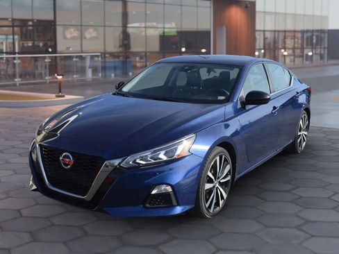 Used 2022 Nissan Altima 2.5 SR image 2