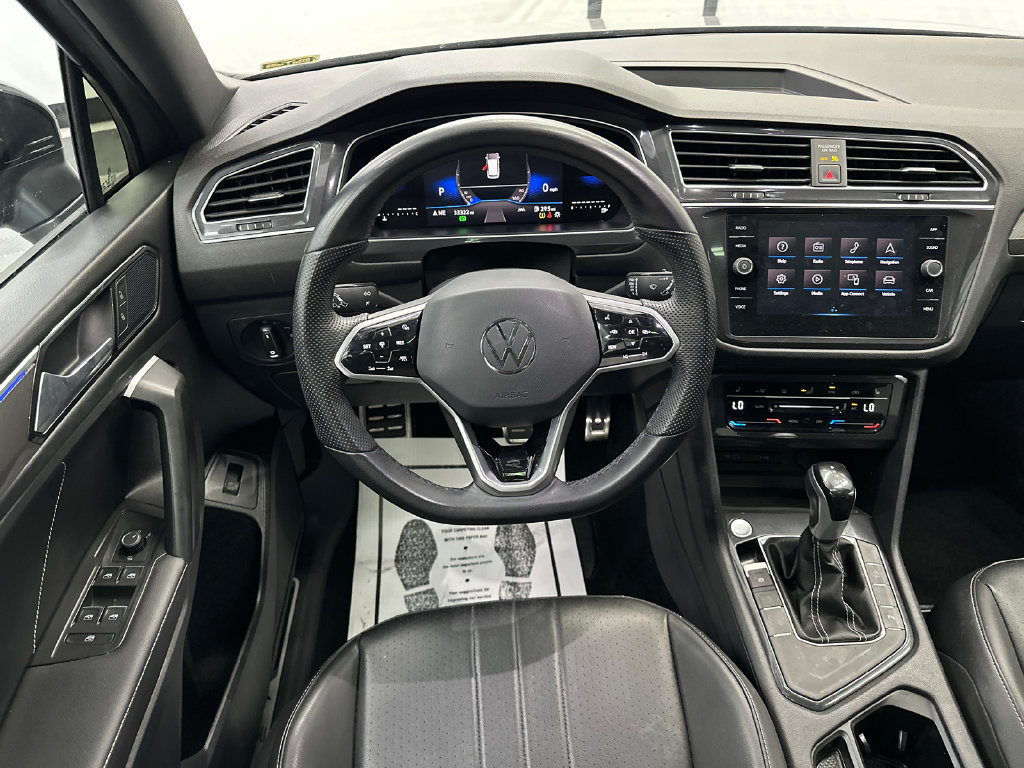 Used 2024 Volkswagen Tiguan SE R-Line FWD image 25