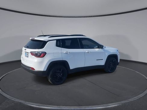 Used 2025 Jeep Compass Latitude w/ Convenience Group AWD/4WD image 8