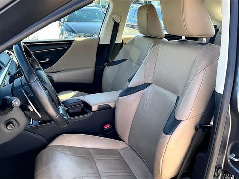 Used 2020 Lexus ES 300h w/ Accessory Package image 8