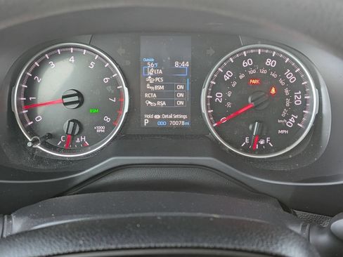 Used 2022 Toyota RAV4 XLE w/ Convenience Package FWD image 16