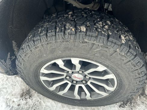 Used 2022 GMC Sierra 1500 AT4 w/ Technology Package image 4