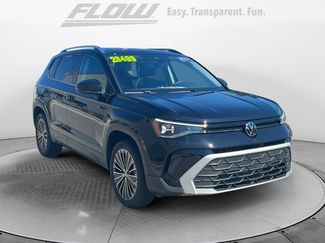 Used 2025 Volkswagen Taos SE w/ Panoramic Sunroof Package image 1