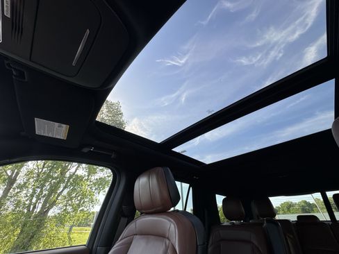 Used 2025 Lincoln Navigator Reserve AWD/4WD image 21