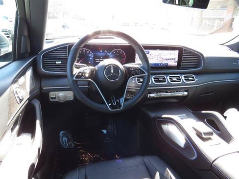 Used 2024 Mercedes-Benz GLS 450 4MATIC image 10