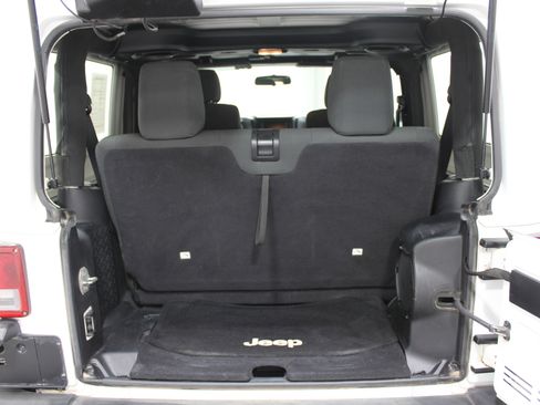 Used 2012 Jeep Wrangler Rubicon w/ PWR Convenience Group image 19