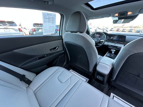 Used 2024 Hyundai Elantra Limited image 14