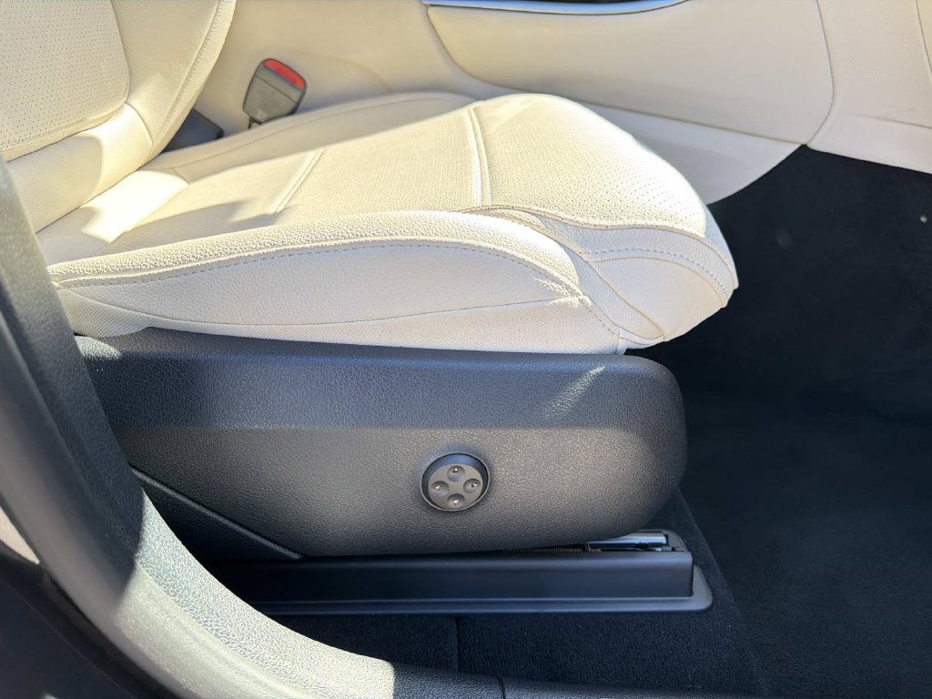 Used 2026 Mercedes-Benz GLC 300 image 12