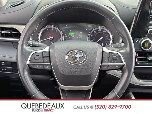 Used 2022 Toyota Highlander XLE FWD image 13