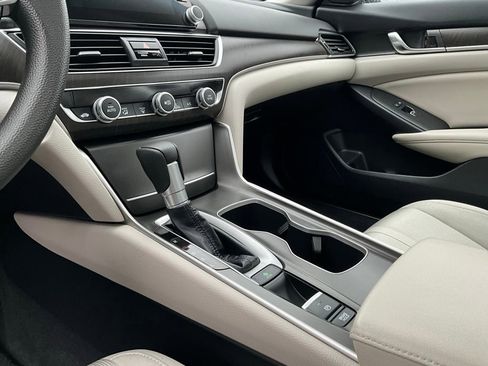 Used 2019 Honda Accord EX image 18