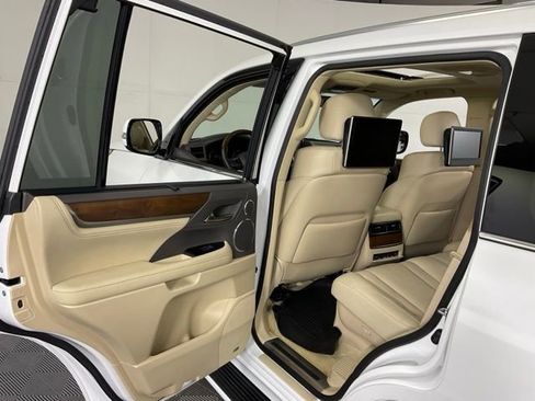 Used 2017 Lexus LX 570 4WD image 39