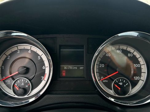 Used 2016 Dodge Grand Caravan R/T image 11