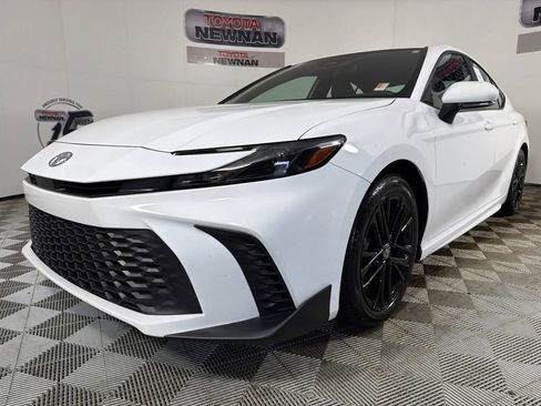 Used 2025 Toyota Camry SE w/ Convenience Package FWD image 7
