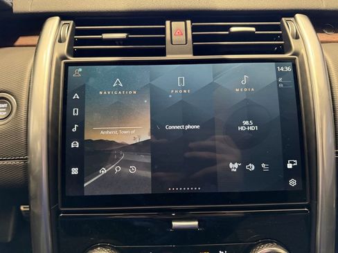 New 2025 Land Rover Discovery Dynamic SE image 24