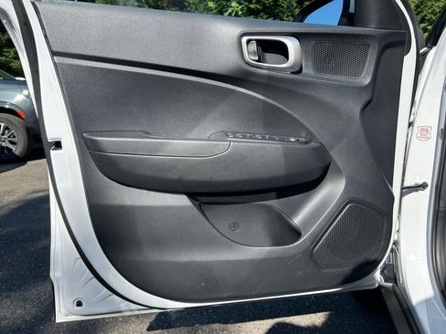 Used 2025 Hyundai Venue SEL FWD image 20