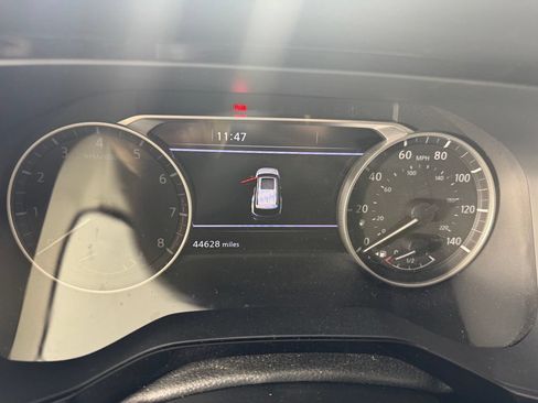 Used 2024 Nissan Pathfinder SL AWD/4WD image 3