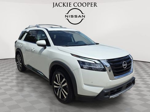 Certified 2024 Nissan Pathfinder Platinum w/ Cargo Package AWD/4WD image 3