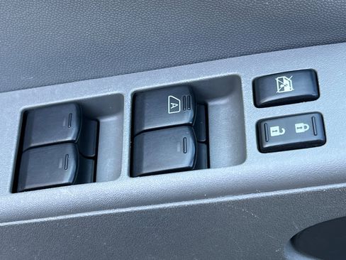 Used 2021 Nissan Frontier SV w/ Midnight Edition Floor Mats image 12