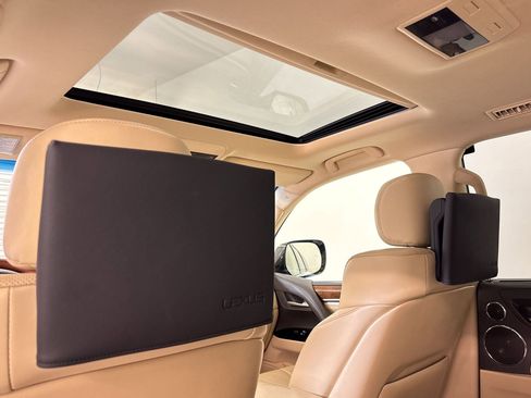 Used 2020 Lexus LX 570 4WD w/ Luxury Package image 34