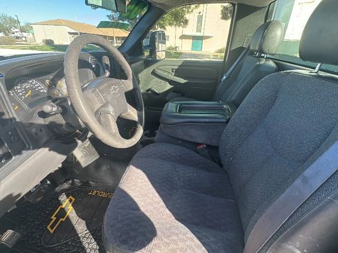 Used 2005 Chevrolet Silverado 3500 2WD Regular Cab image 10