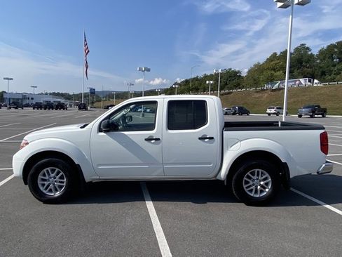 Used 2019 Nissan Frontier SV image 2