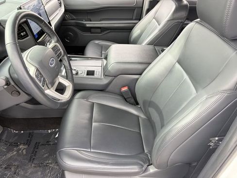Used 2023 Ford Expedition XLT RWD image 7