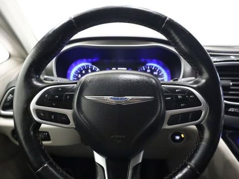 Used 2020 Chrysler Pacifica Touring-L image 17