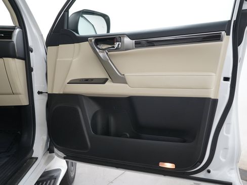 Used 2022 Lexus GX 460 Premium w/ Accessory Package AWD/4WD image 9