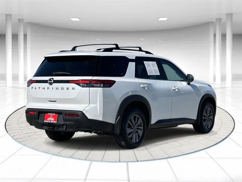 Used 2025 Nissan Pathfinder SV w/ SV Premium Package image 4