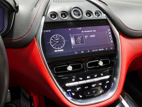 Used 2021 Aston Martin DBX AWD/4WD image 25