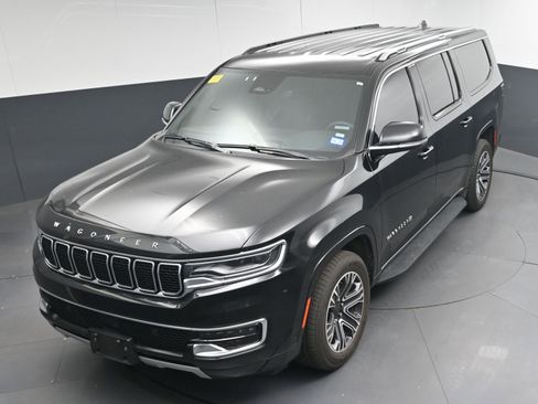 Used 2024 Jeep Wagoneer L Series II w/ Flexible Seating Group image 30