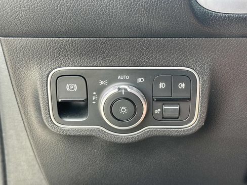 Used 2025 Mercedes-Benz GLB 250 image 20